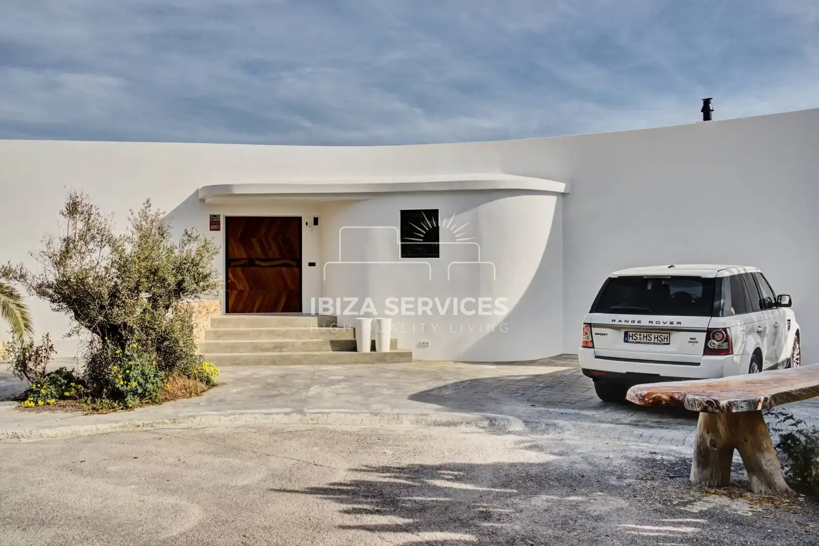 Vista exterior de Casa o xalet de lloguer en Santa Eulària des Riu amb Aire condicionat, Jardí privat i Piscina