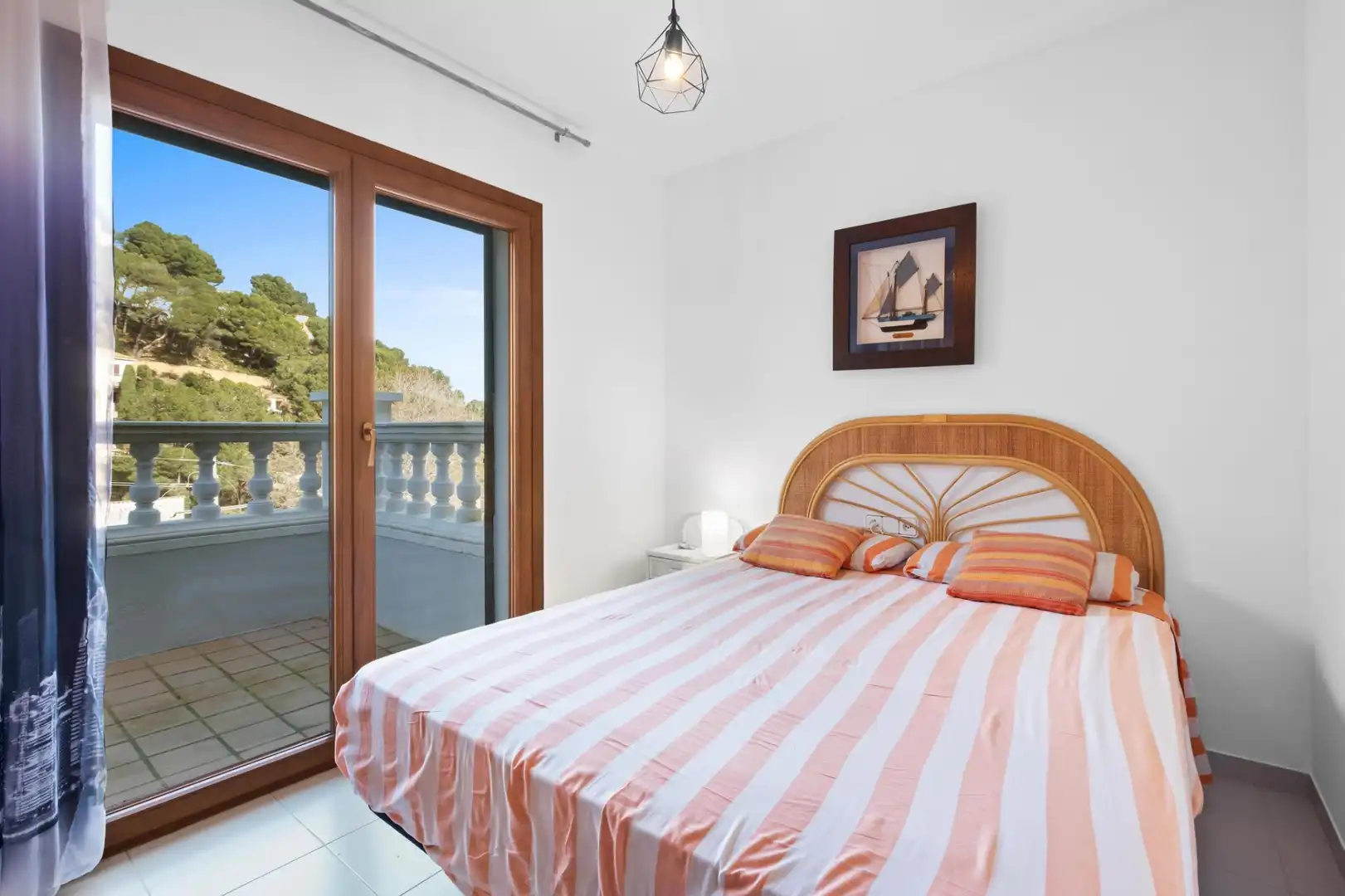 Habitación de Casa adosada en venta en Begur con Terraza, Amueblado y Jacuzzi