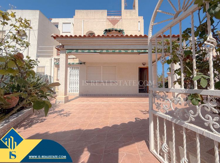 Exterior view of House or chalet for sale in Torrevieja  with Terrace, Furnished and Community pool