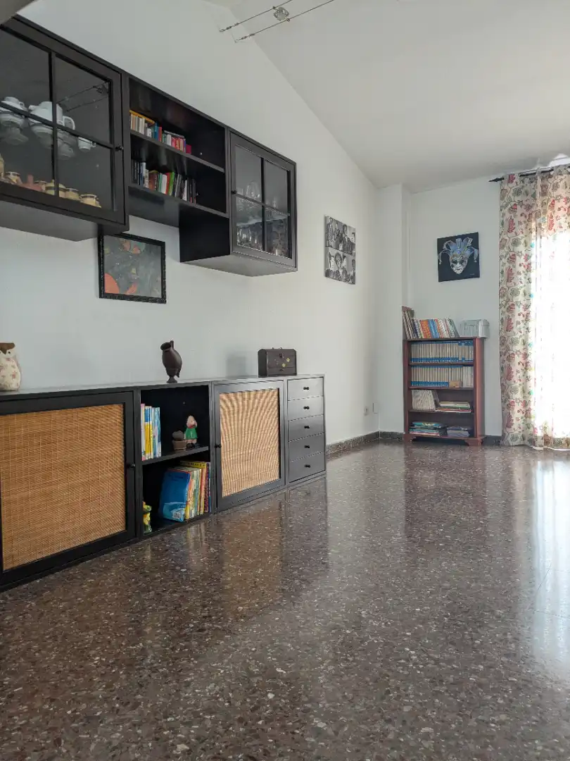 Sala de estar de Casa adosada en venta en Santa Coloma de Gramenet con Terraza y Balcón
