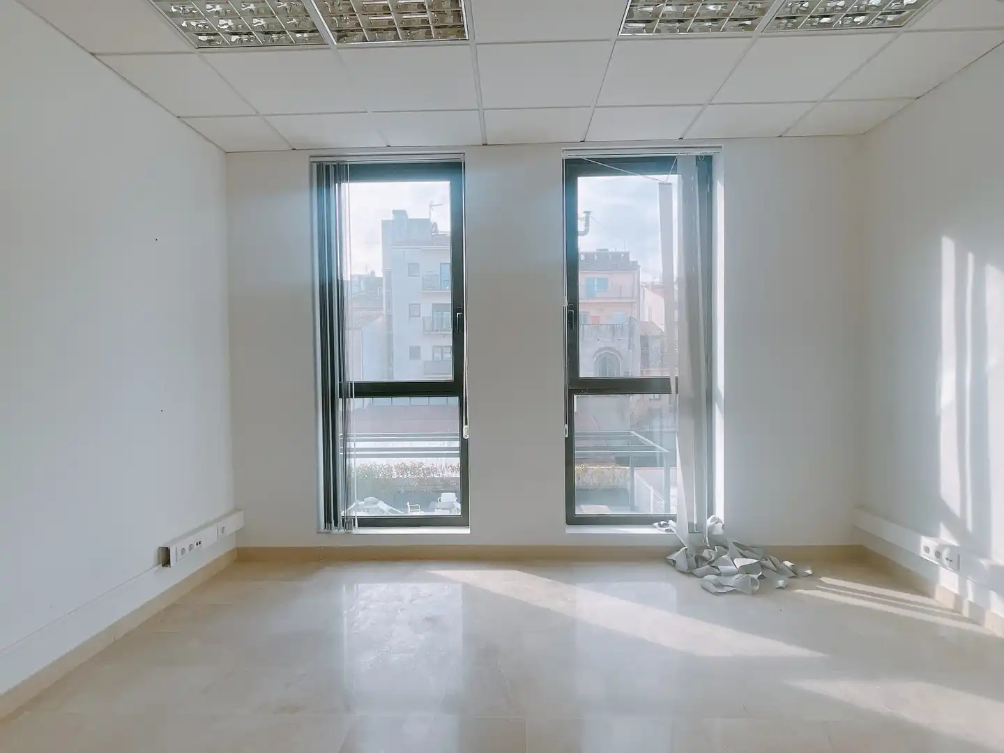 Office for rent in Girona  with Air Conditioner and Heating