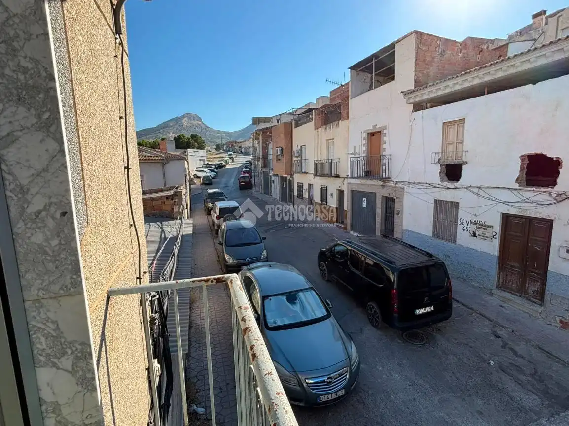 Vista exterior de Casa adosada en venda en Jódar amb Terrassa i Balcó