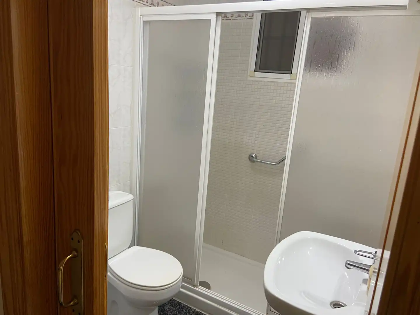 Badezimmer von Einfamilien-Reihenhaus zum Verkauf in Alcantarilla mit Klimaanlage, Terrasse und Möbliert