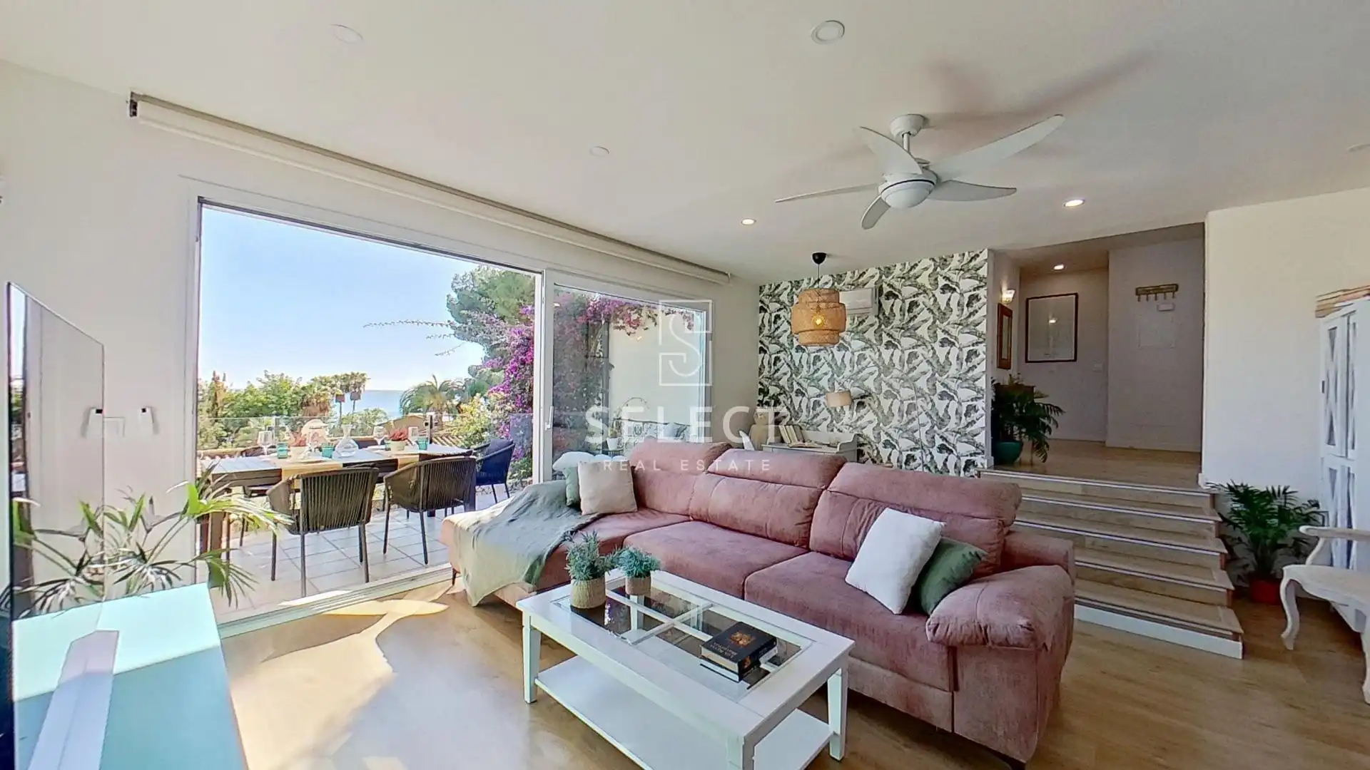 Sala de estar de Casa adosada en venta en Almuñécar con Aire acondicionado, Terraza y Balcón