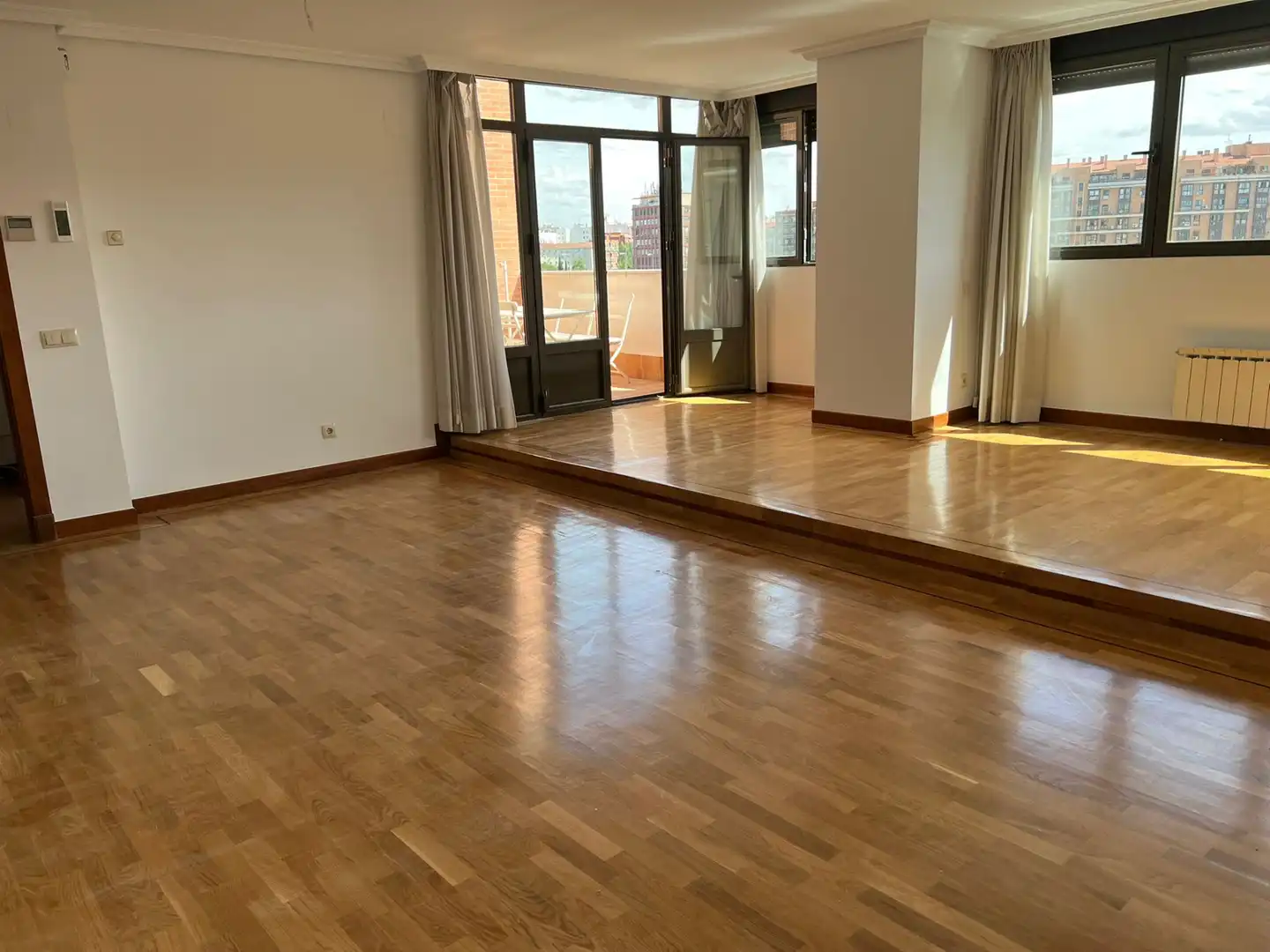 Living room of Attic for rent in Madrid  with Air Conditioner, Heating and Parquet flooring