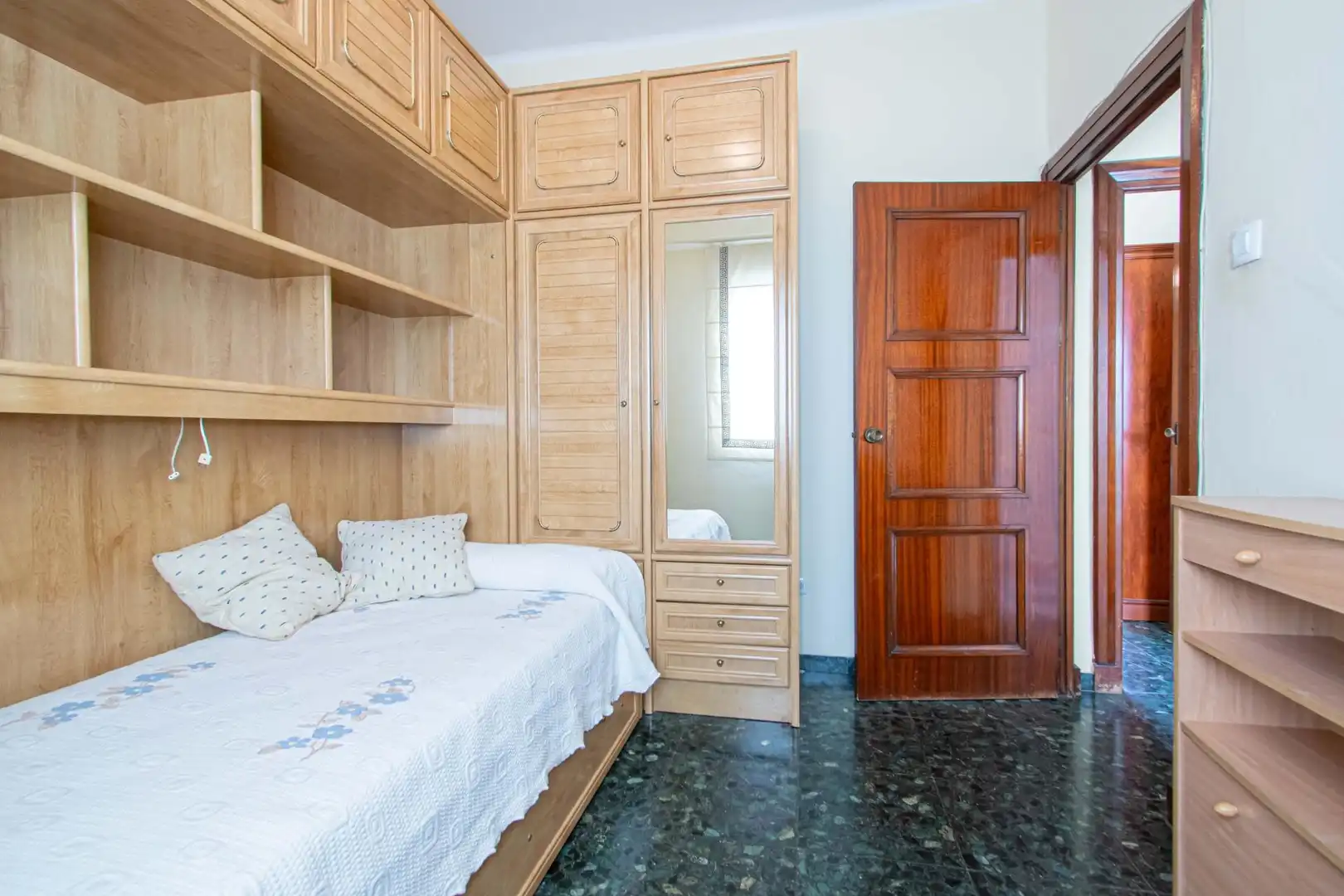 Bedroom of Flat for sale in Sevilla  with Air Conditioner, Heating and Storage room
