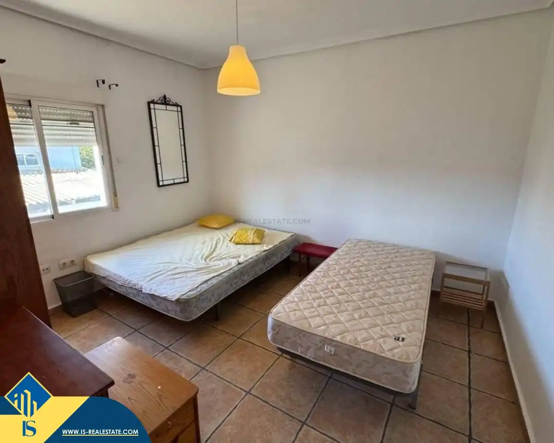 Dormitori de Casa o xalet en venda en Alicante / Alacant amb Terrassa, Moblat i Piscina comunitària
