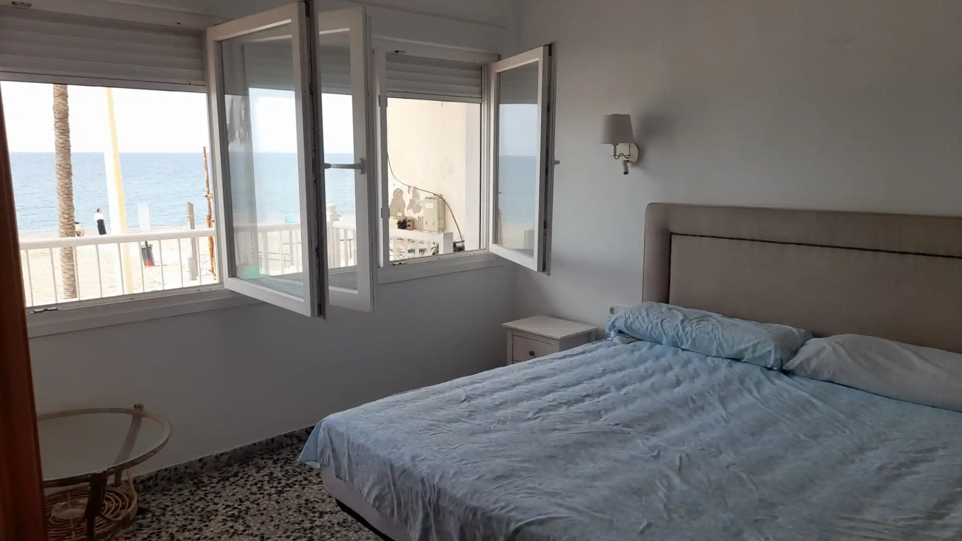 Schlafzimmer von Wohnung zum Verkauf in Torrenueva Costa mit Ofen, Waschmaschine und Balkon