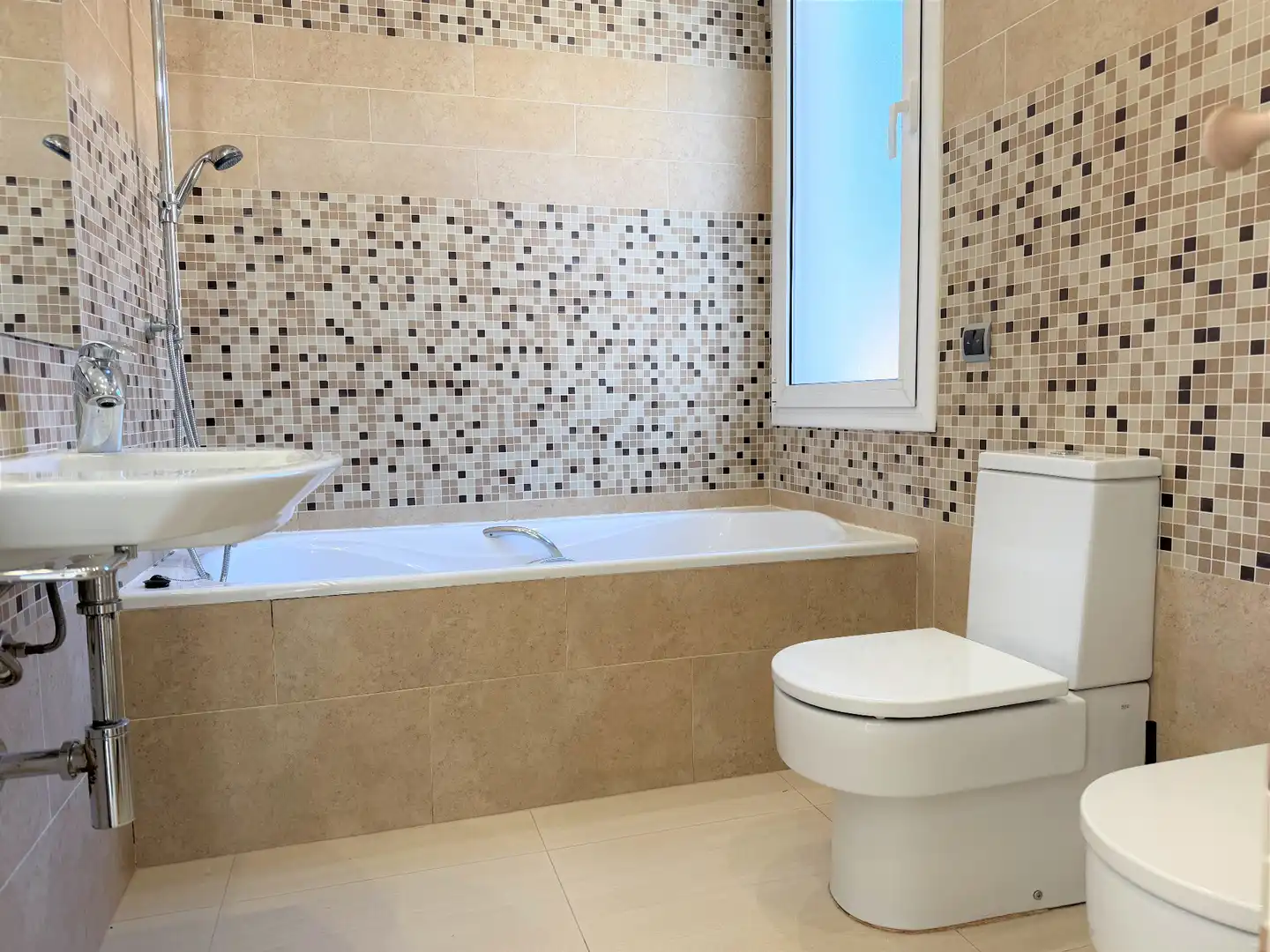 Chalet con piscina en venta en Carrer del Ripollès, imagen 16