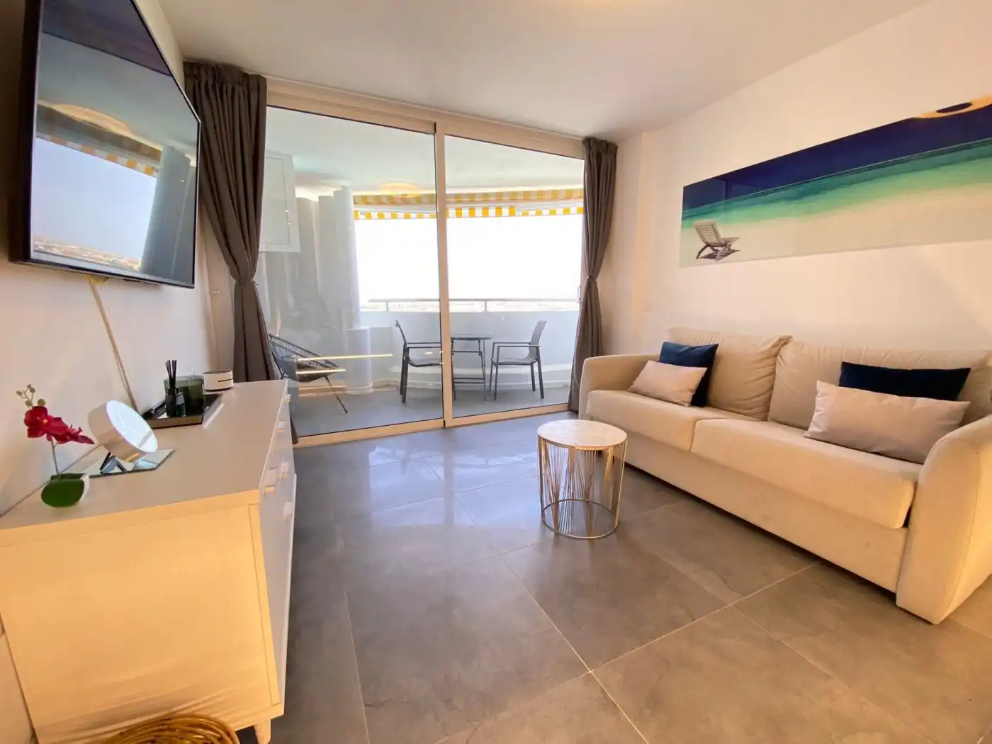 Sala d'estar de Apartament de lloguer en San Bartolomé de Tirajana amb Aire condicionat, Moblat i Balcó