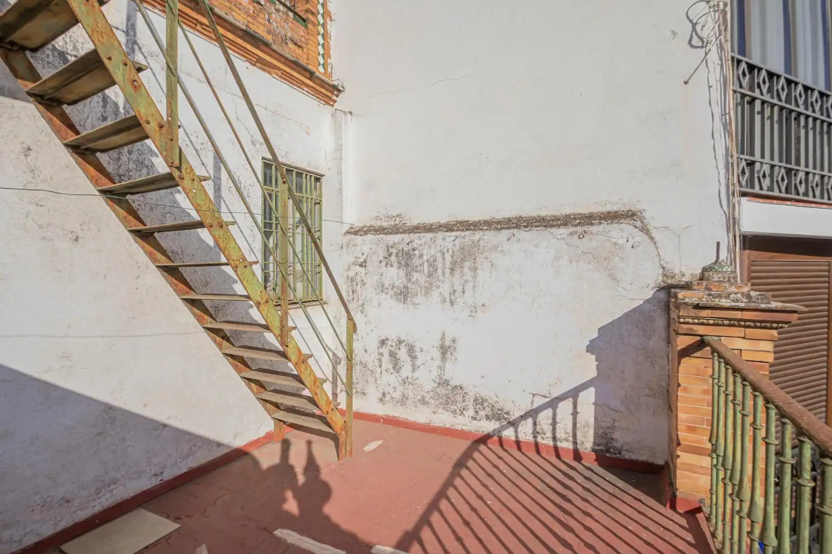 Vista exterior de Casa adosada en venda en Sevilla amb Terrassa