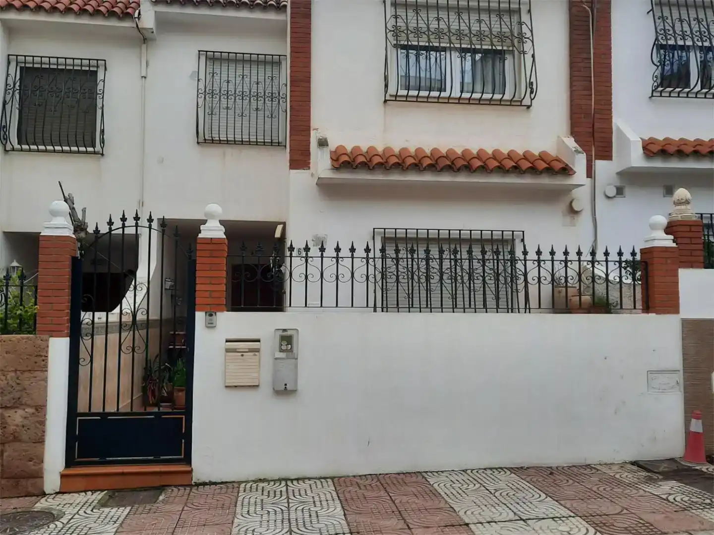 Vista exterior de Casa adosada en venda en Roquetas de Mar