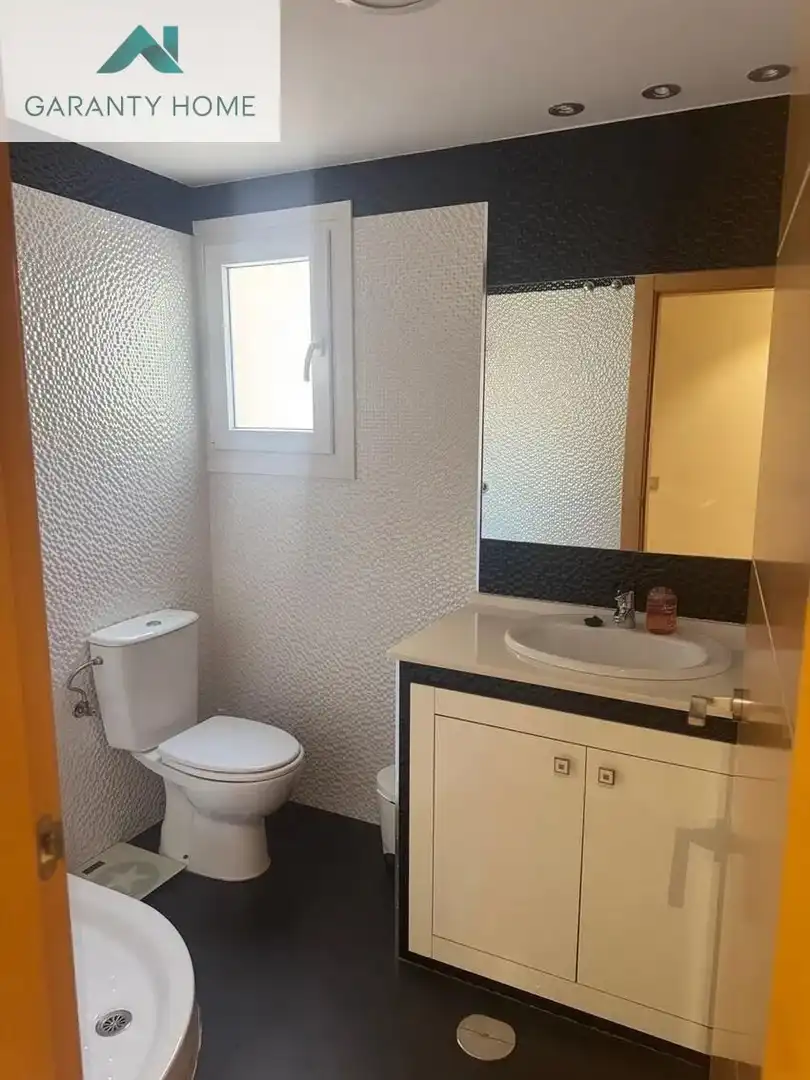 Bathroom of Flat for sale in Málaga  with Air Conditioner, Heating and Private garden