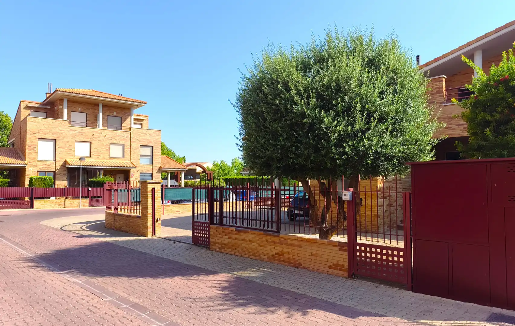 Vista exterior de Casa o chalet en venta en Zaragoza con Aire acondicionado, Jardín privado y Parquet