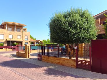 Xalet amb piscina en venda a Avenida de la Ilustración 39