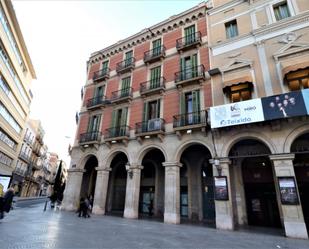 Vista exterior de Edifici en venda en Reus