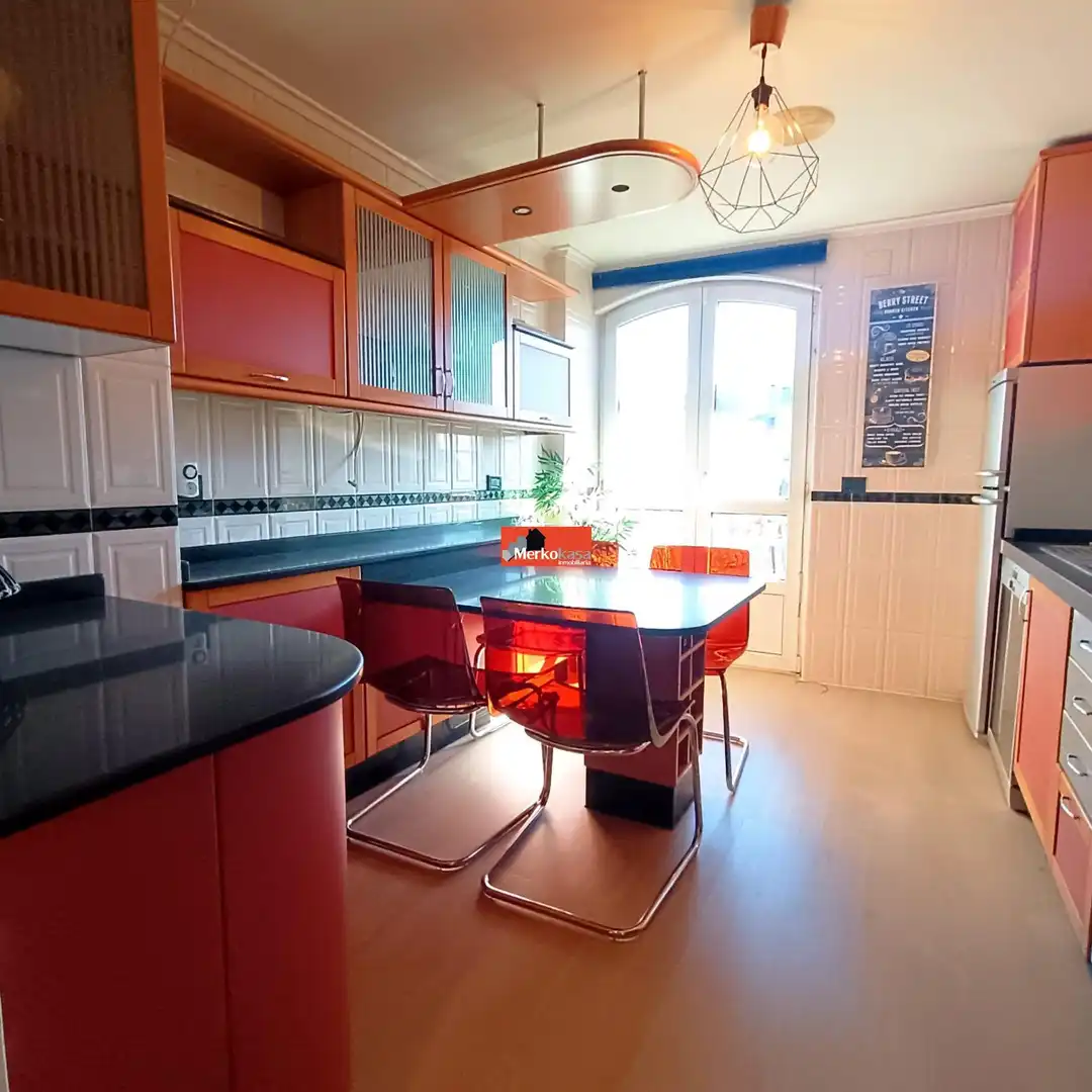 Cocina de Dúplex de alquiler en Lugo con Calefacción, Terraza y Trastero