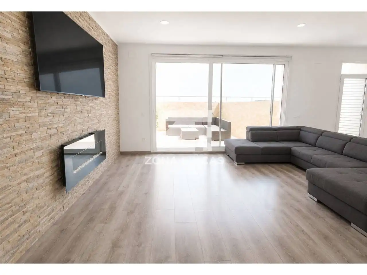 Living room of Flat for sale in Badalona  with Heating, Parquet flooring and Terrace