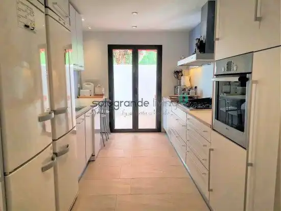 Cocina de Casa adosada de alquiler en Sotogrande con Aire acondicionado, Jardín privado y Terraza