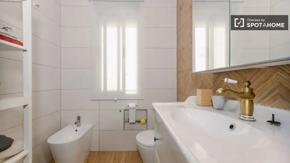 Baño de Piso de alquiler en Valencia con Aire acondicionado, Calefacción y Amueblado