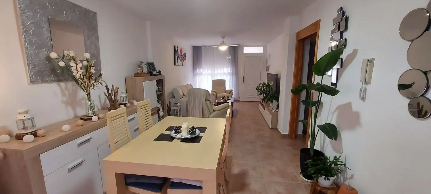 Detached house with terrace for sale in Marines