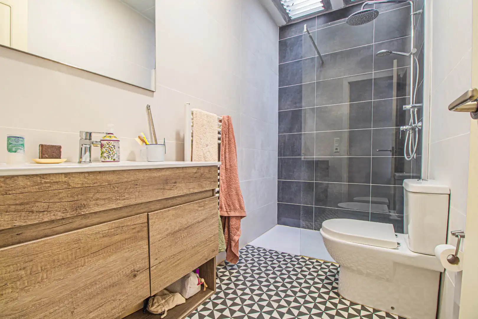 Bathroom of Houses for sale in Figueres  with Heating, Private garden and Internet