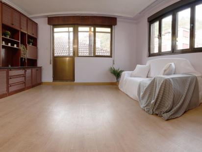 Sala d'estar de Pis en venda en Aller amb Calefacció, Terrassa i Traster