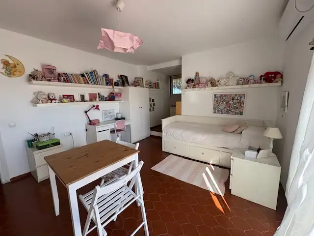 Dormitori de Casa o xalet en venda en Algeciras amb Aire condicionat, Jardí privat i Parquet