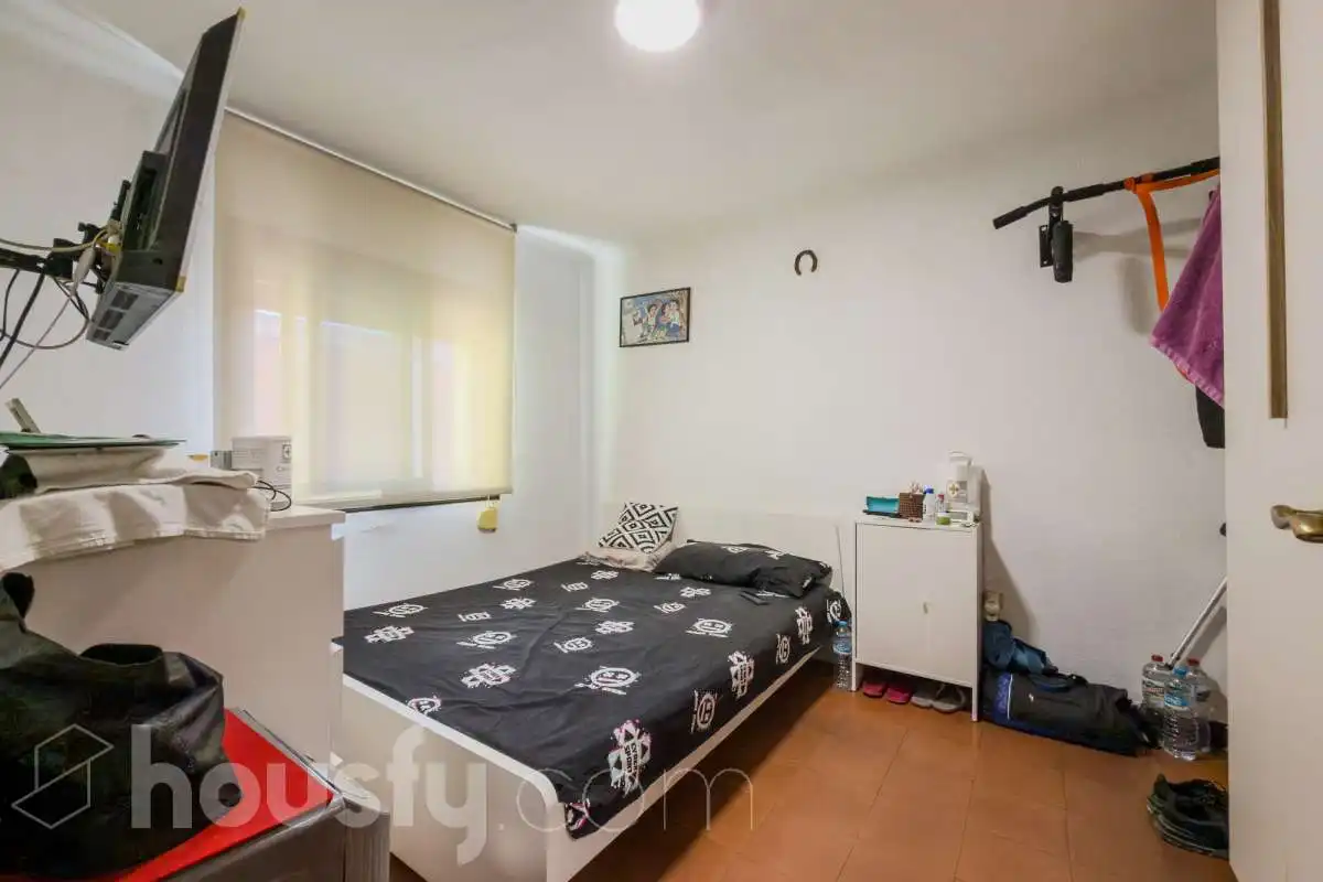 Dormitori de Pis en venda en Badalona amb Aire condicionat, Terrassa i Balcó