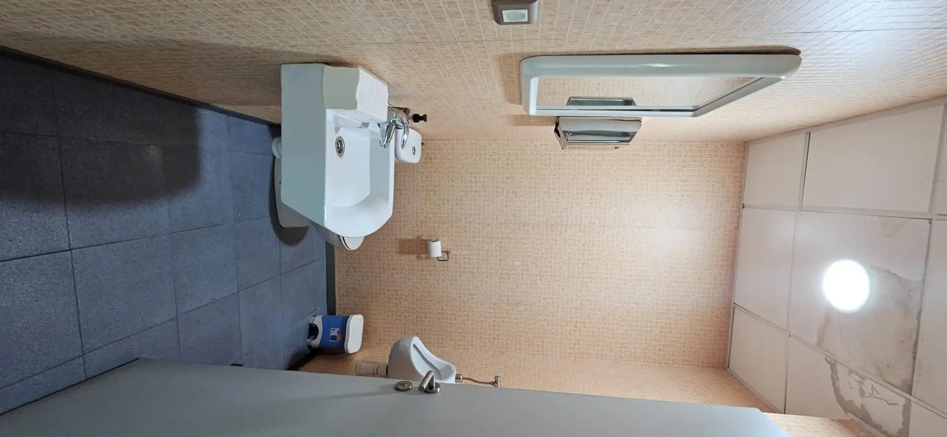 Baño de Local de alquiler en Archena con Aire acondicionado