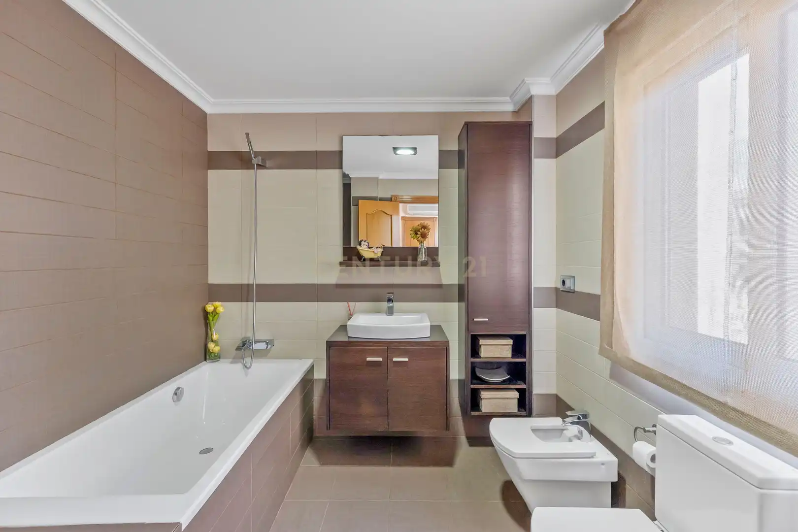 Bany de Apartament en venda en Torrevieja amb Aire condicionat, TV i Balcó