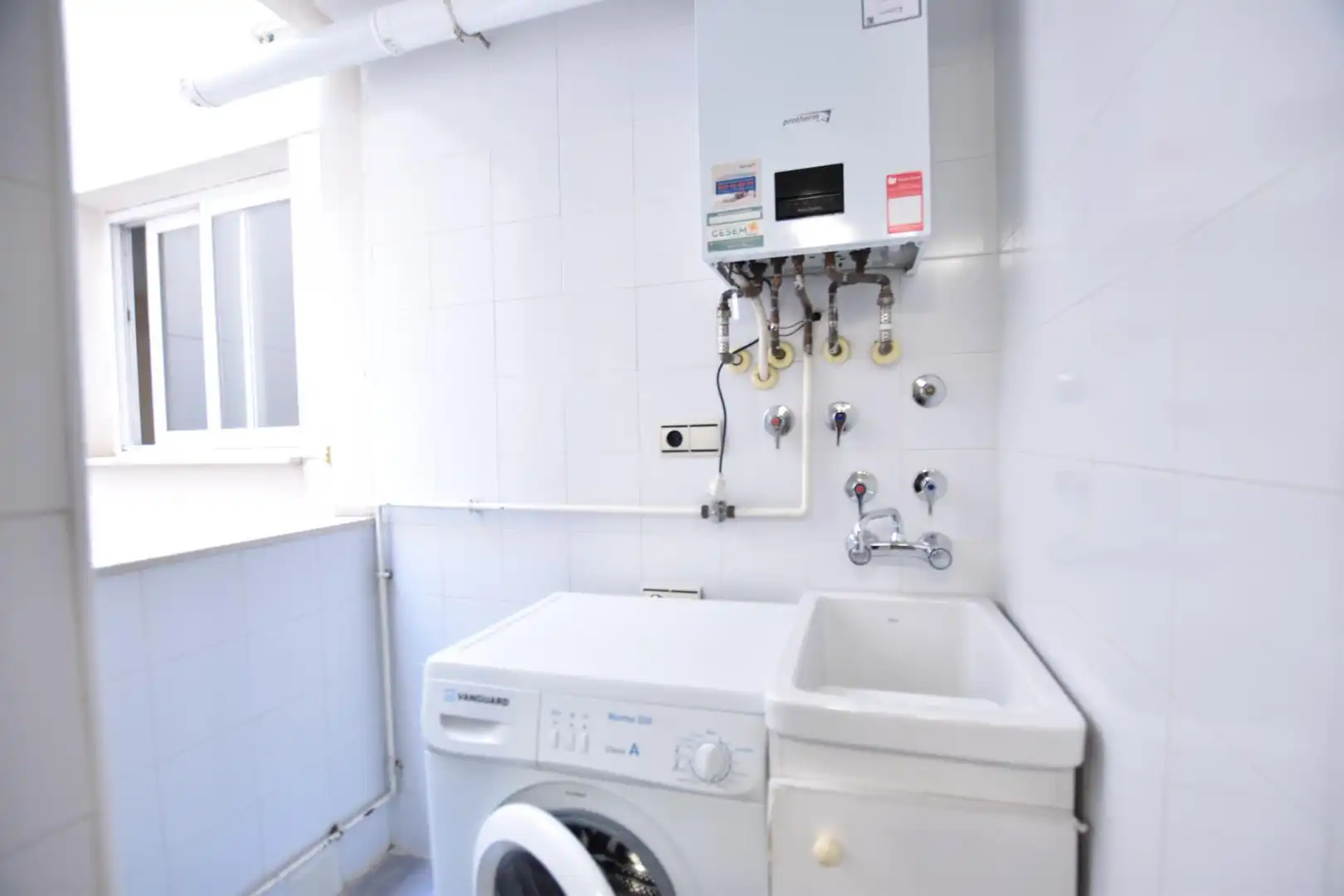 Bathroom of Flat for rent in Beiro