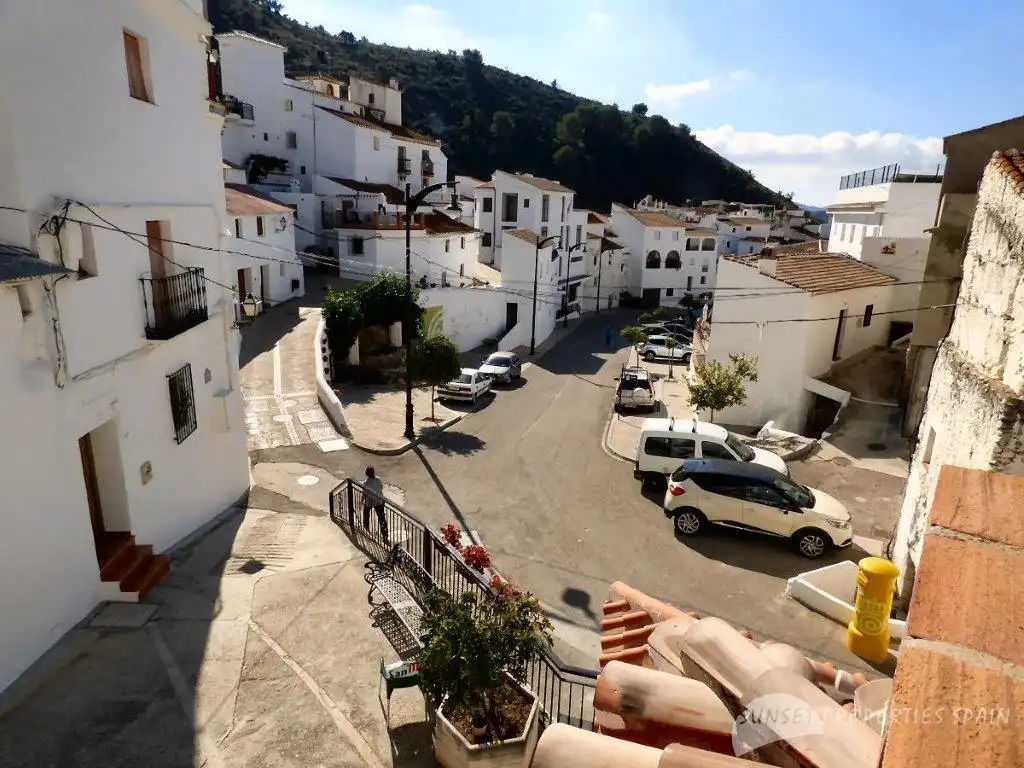 Vista exterior de Casa adosada en venda en Salares amb Terrassa