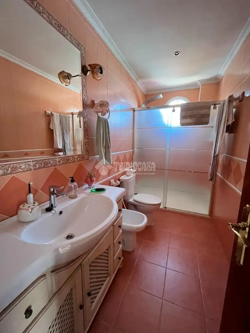 Baño de Casa o chalet en venta en Alcalá de Guadaira con Aire acondicionado, Terraza y Amueblado
