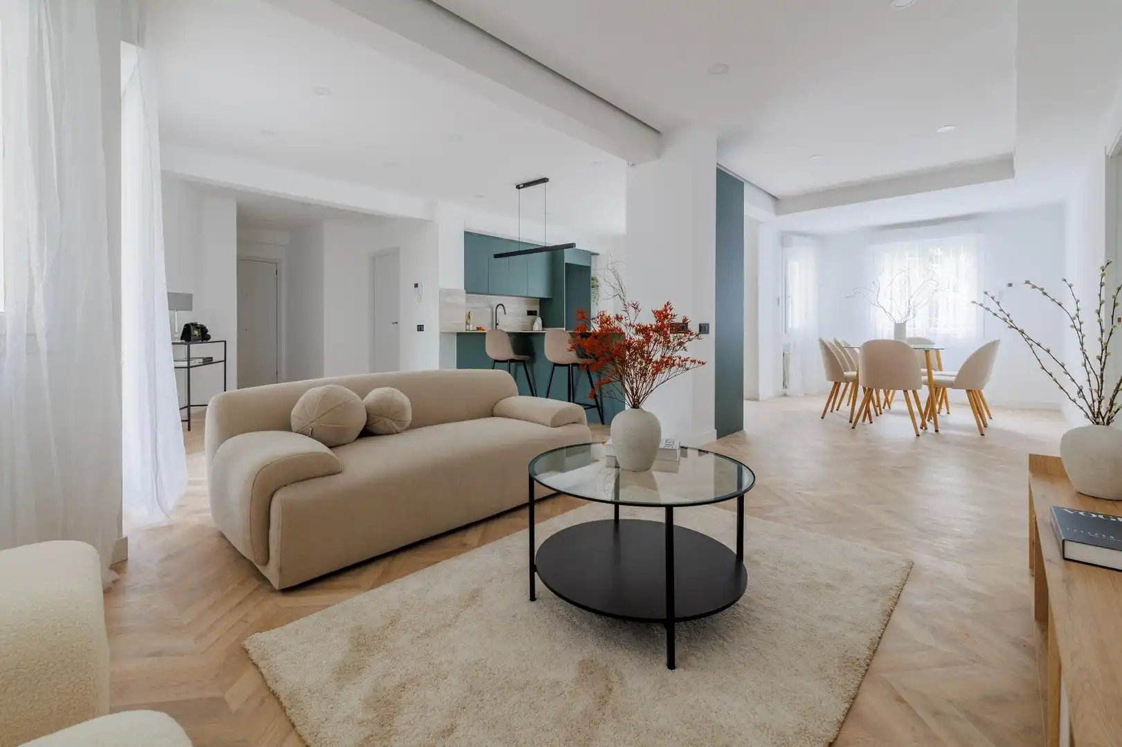 Sala d'estar de Apartament en venda en  Madrid Capital amb Jardí privat i Terrassa