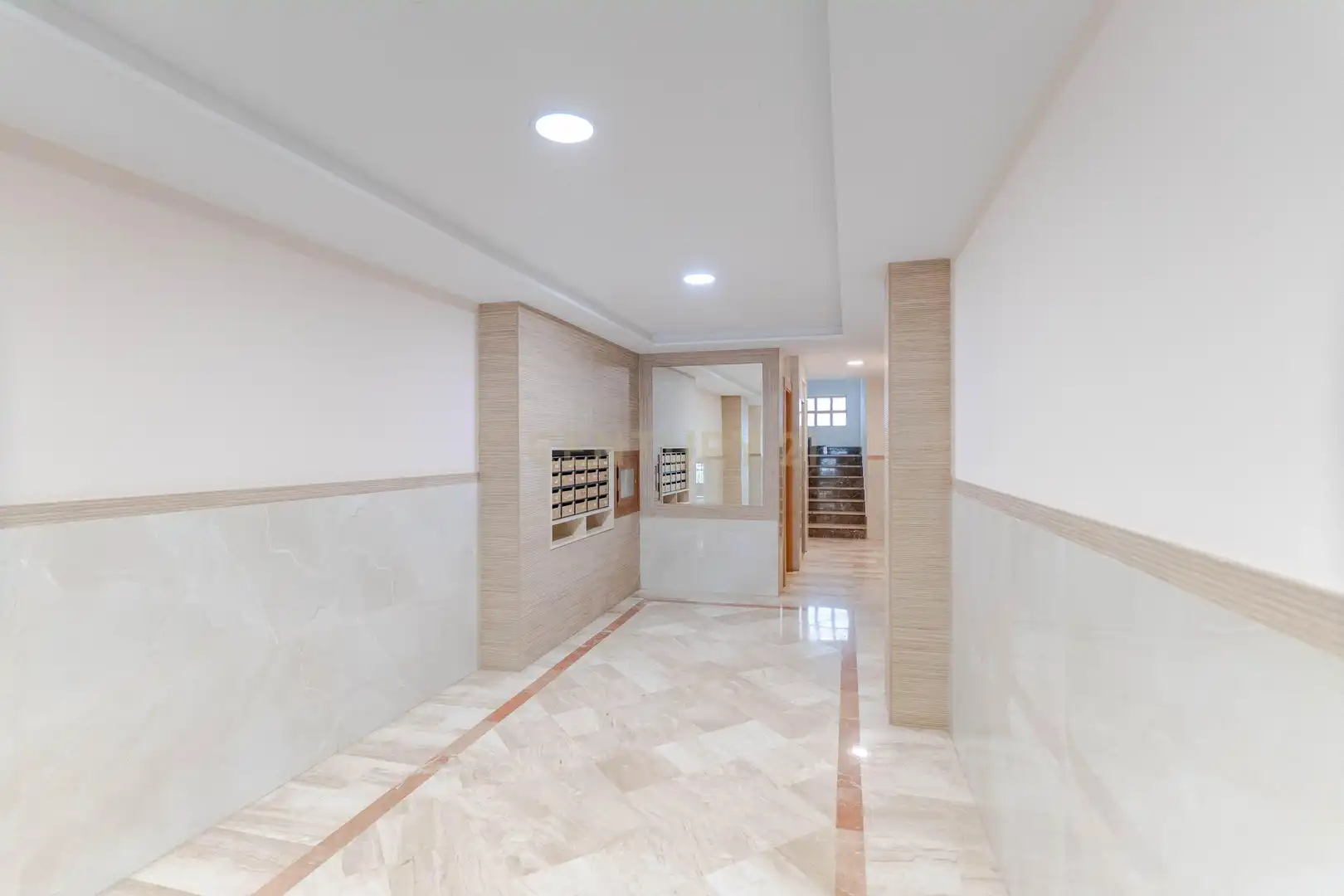 Apartament en venda en Granada amb Balcó