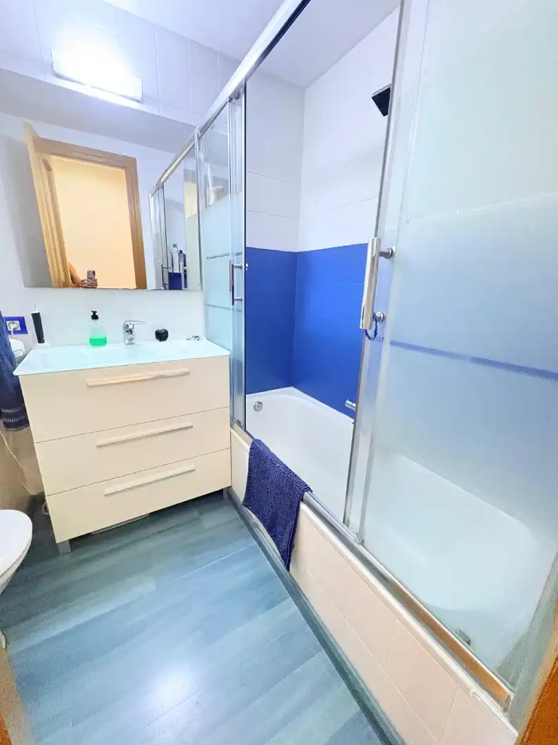 Baño de Piso en venta en Pallejà con Aire acondicionado, Calefacción y Parquet