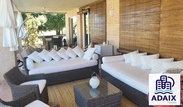 Terrasse von Haus oder Chalet zum Verkauf in Layos mit Klimaanlage, Heizung und Parkett