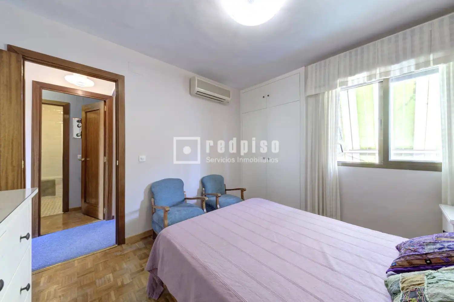 Bedroom of Houses for sale in Pozuelo de Alarcón  with Air Conditioner, Heating and Private garden