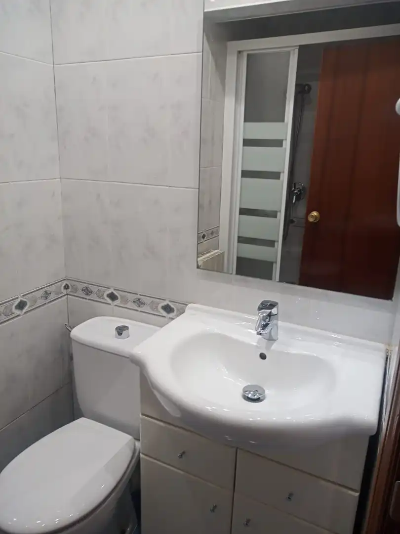 Bany de Pis en venda en Bilbao  amb Calefacció, Terrassa i Moblat