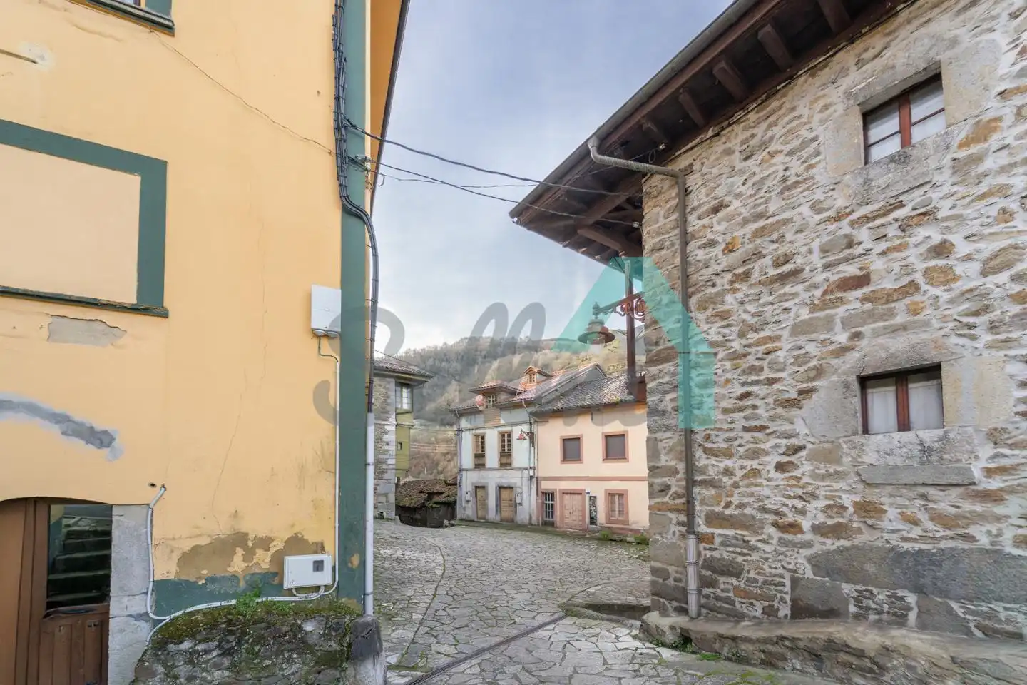 Vista exterior de Casa adosada en venta en Quirós con Parquet y Trastero