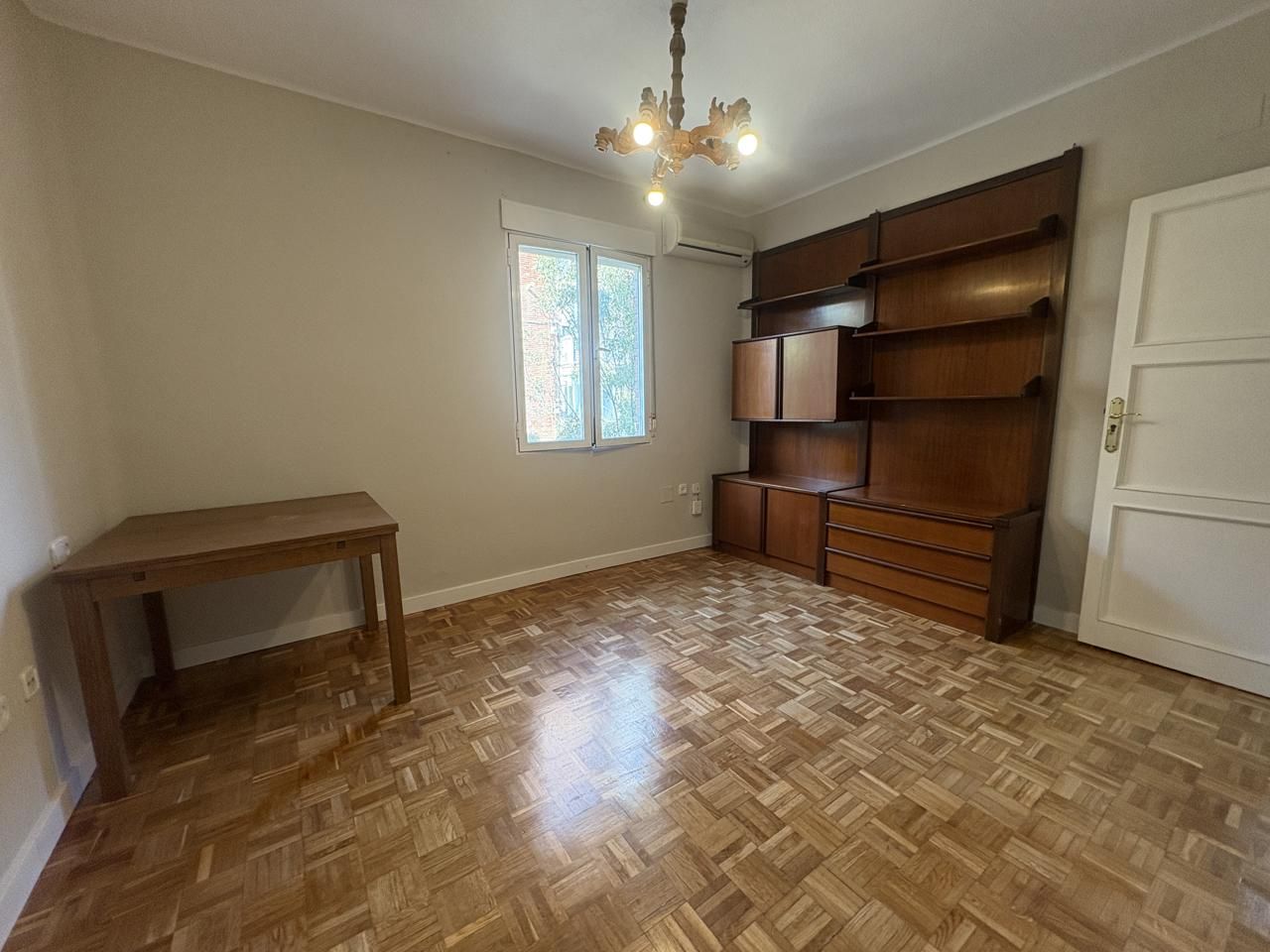Bedroom of Flat to rent in  Madrid Capital  with Air Conditioner, Heating and Parquet flooring