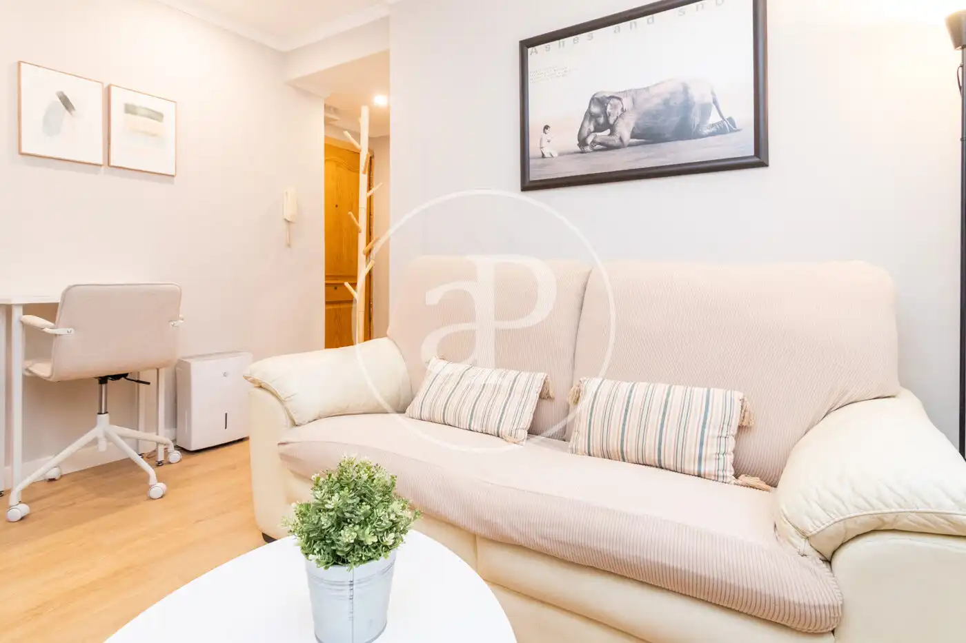 Living room of Flat for rent in Madrid  with Air Conditioner, Heating and Furnished