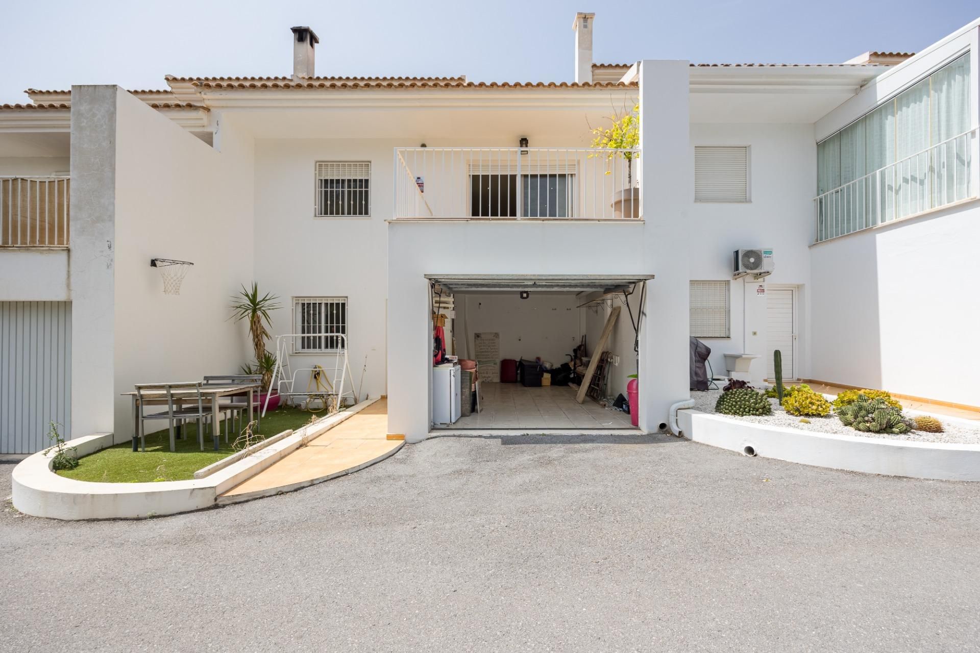 Exterior view of Single-family semi-detached for sale in La Nucia  with Air Conditioner, Heating and Private garden