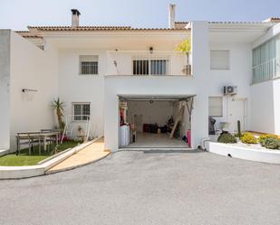 Vista exterior de Casa adosada en venda en La Nucia amb Aire condicionat, Calefacció i Jardí privat