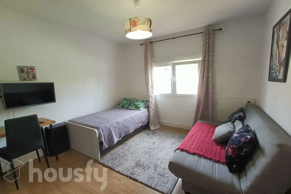 Bedroom of Flat for sale in Benahavís  with Air Conditioner, Heating and Private garden