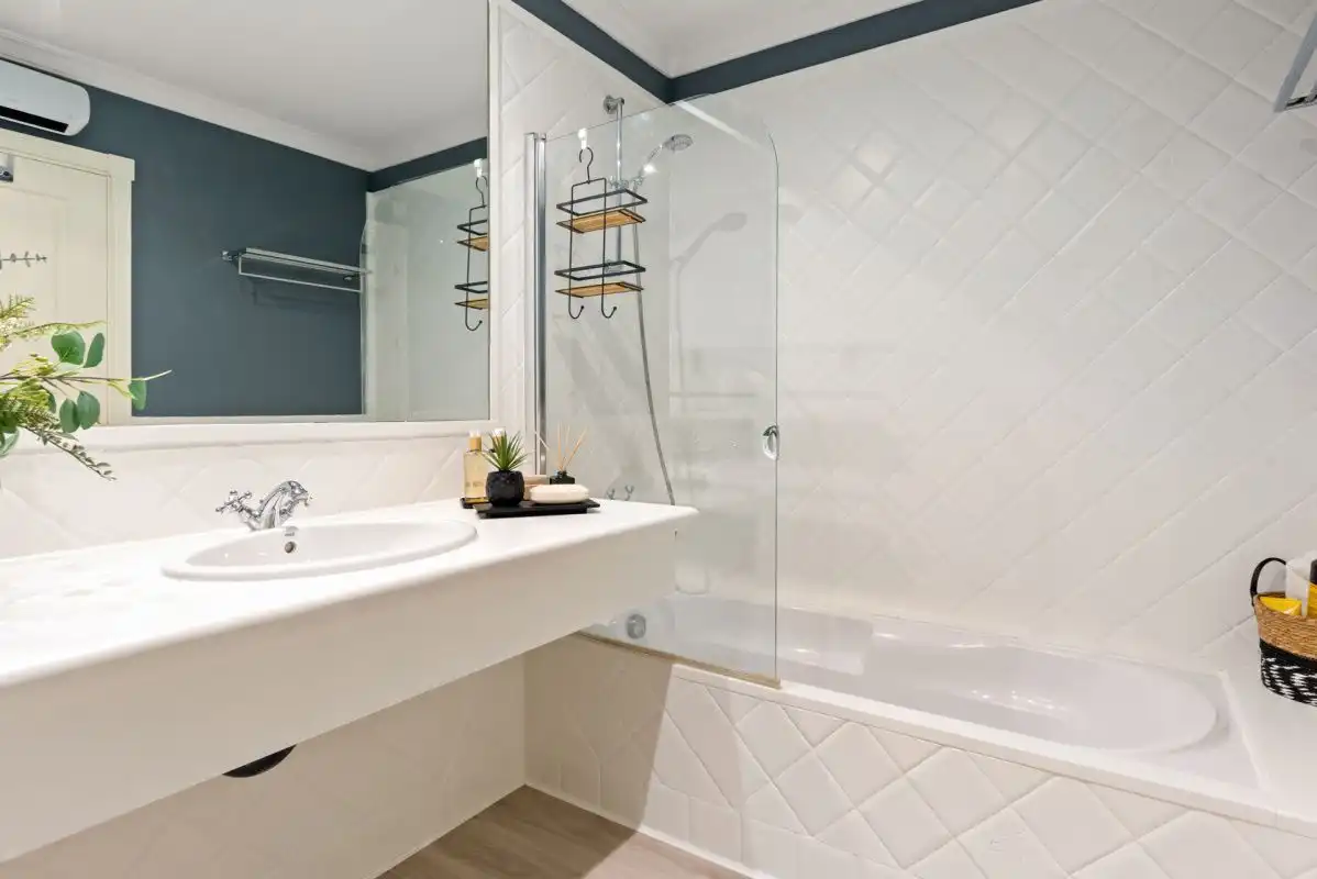 Bany de Apartament en venda en Estepona amb Aire condicionat, Terrassa i Traster