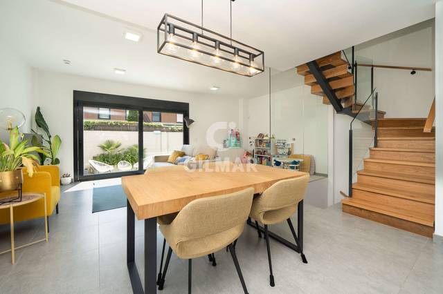 Casa adosada en Venta en Montecarmelo