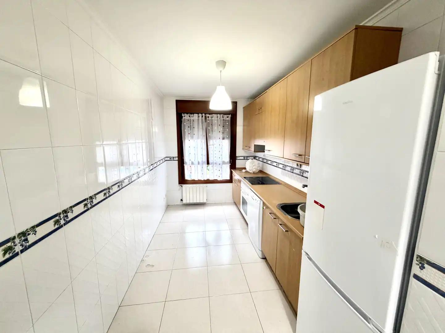 Cocina de Piso de alquiler en Gijón  con Calefacción, Jardín privado y Parquet