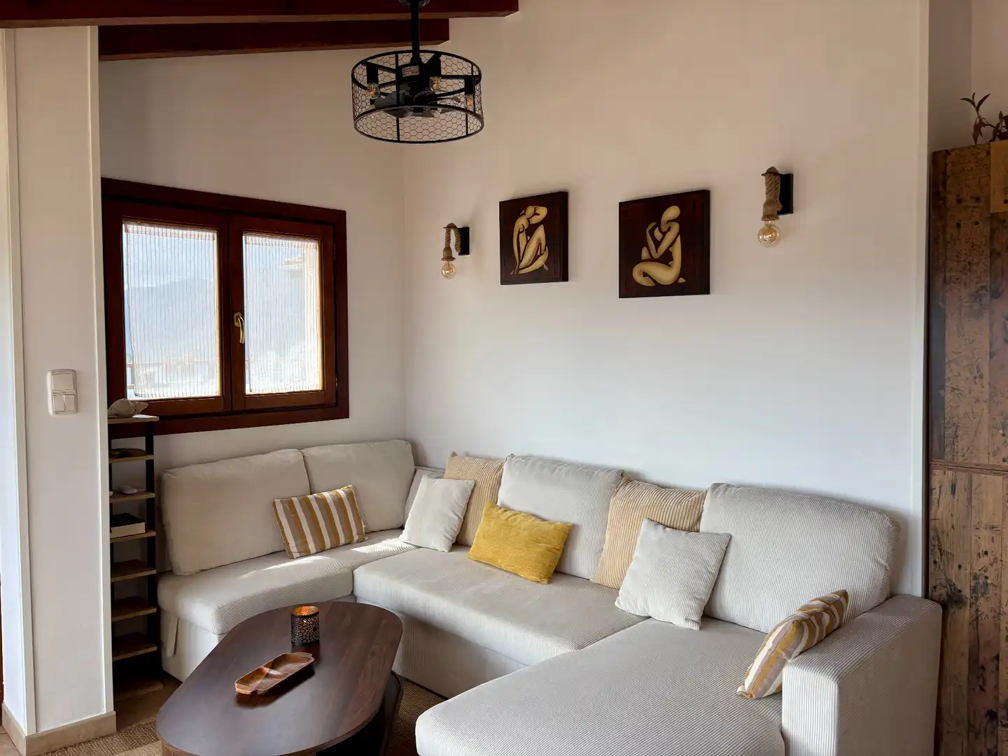 Sala d'estar de Casa o xalet en venda en Mutriku amb Jardí privat, Piscina i Moblat